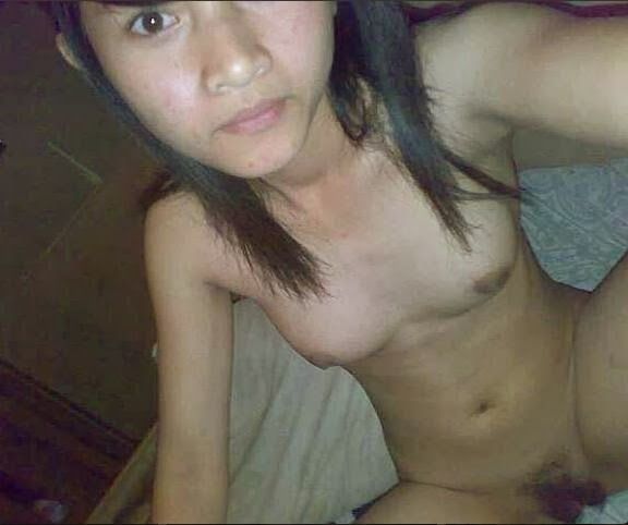 Malay naked girl take a picture