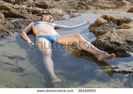 women drowning water tank