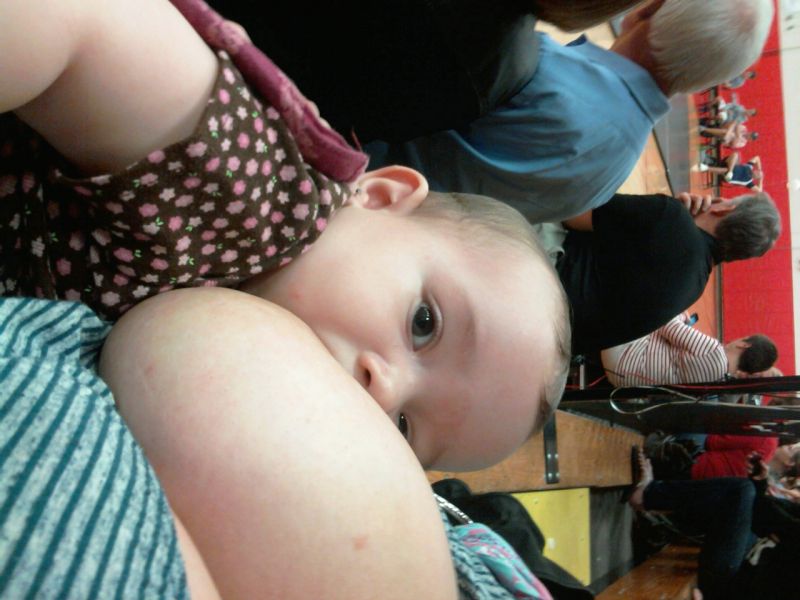 hot breastfeeding in public