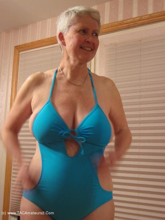 amateur matures in swimsuits
