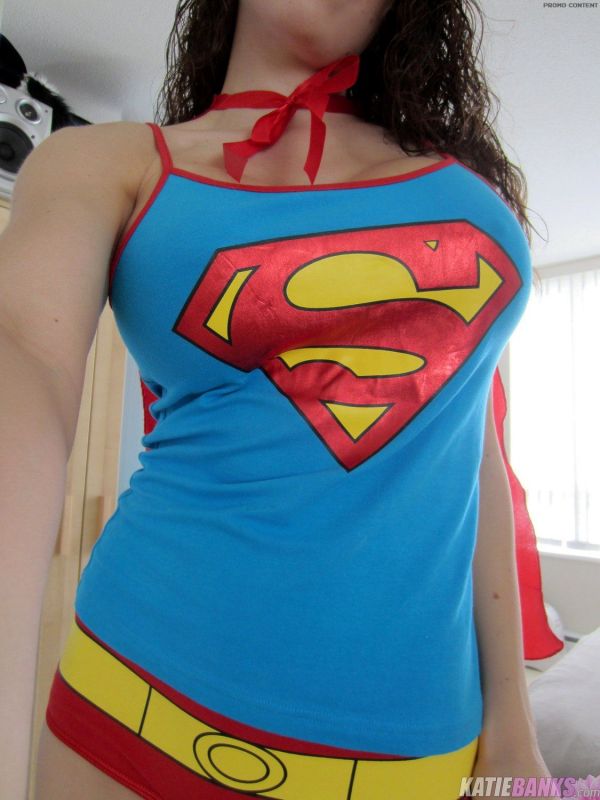 elisha cuthbert supergirl