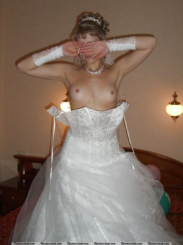 accidental nudity at the wedding