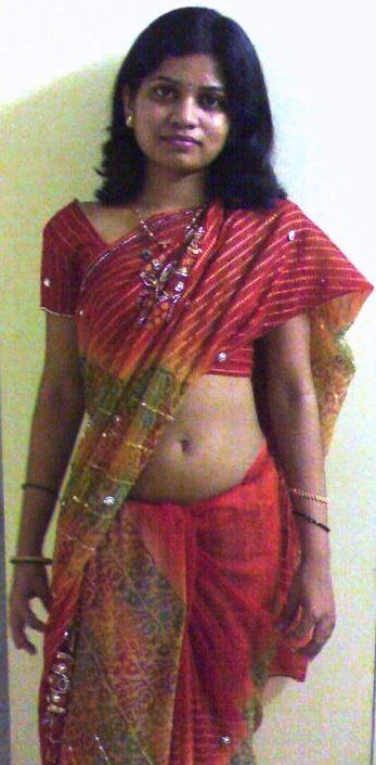indian aunties hot saree back