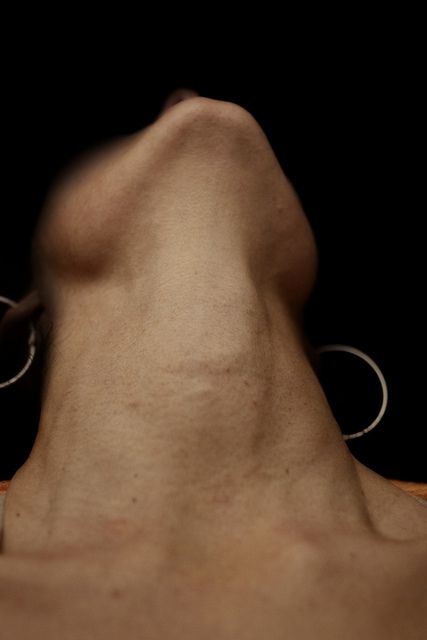 girl neck veins