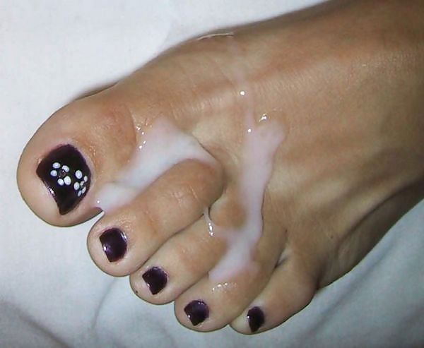 black cummy toes