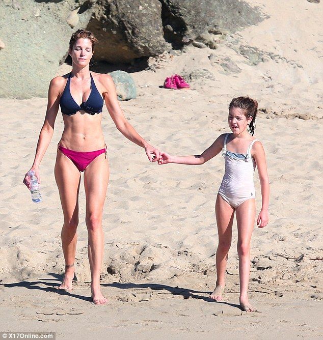 mom and daughter nude beach