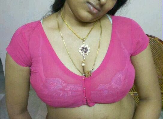 deep cleavage saree