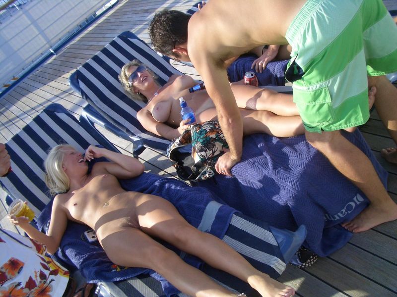cruise ship flashing nude