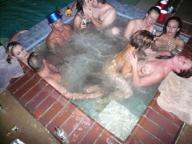 amateur hot tub blowjob