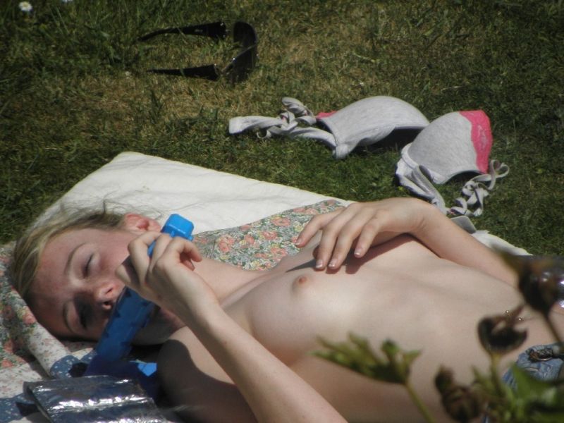 daughter sunbathing nude