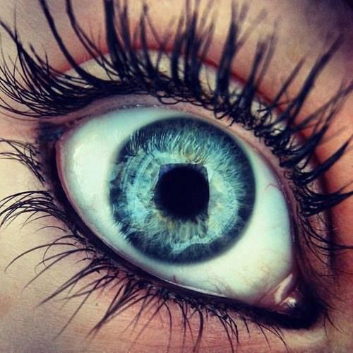 blue vampire eyes