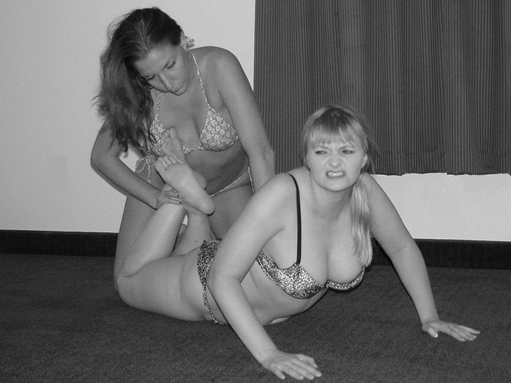 girls bedroom wrestling