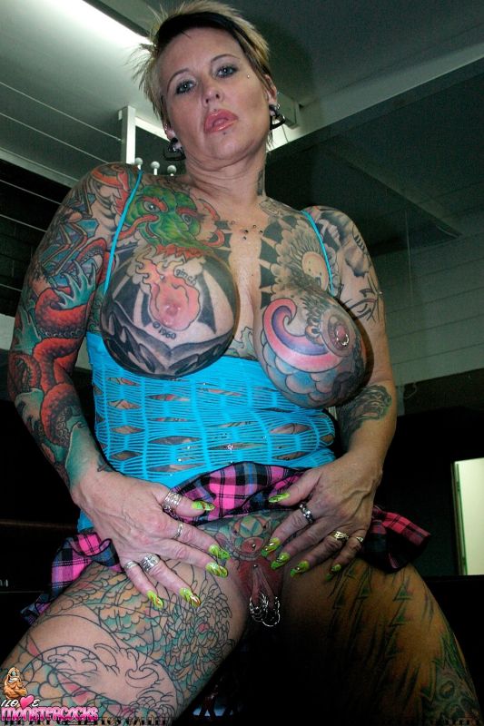 nude tattooed women doggystyle