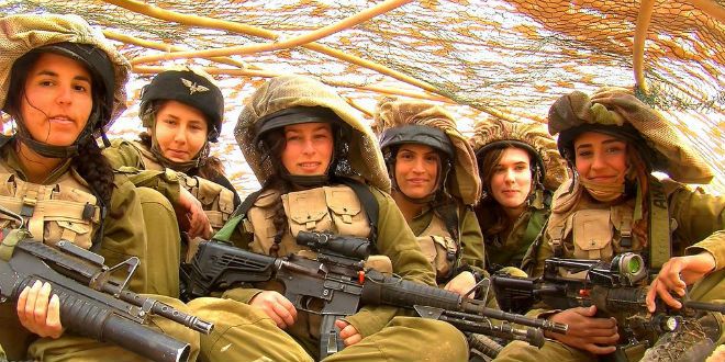 israeli female soldiers beach