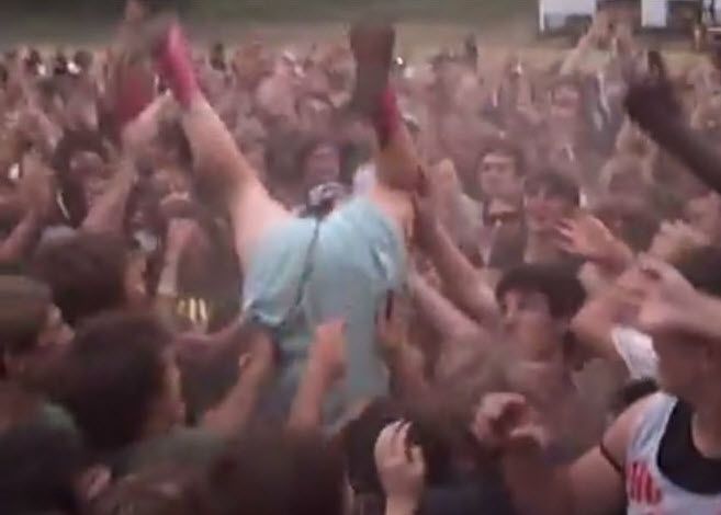 girl molested while crowd surfing