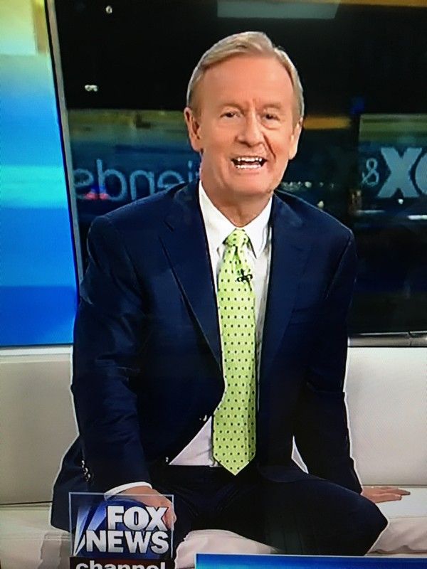 fox news anchor lifts skirt