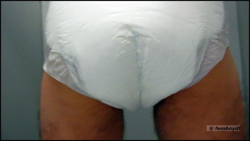visible diaper under clothes public