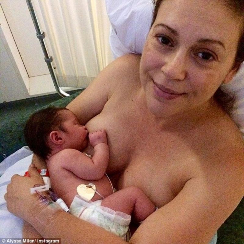 alyssa milano breastfeed selfies