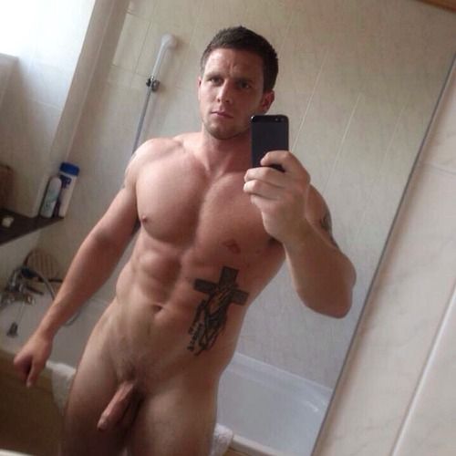 Amateur Guy Nude Selfie