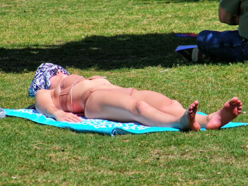 mom sunbathing nude