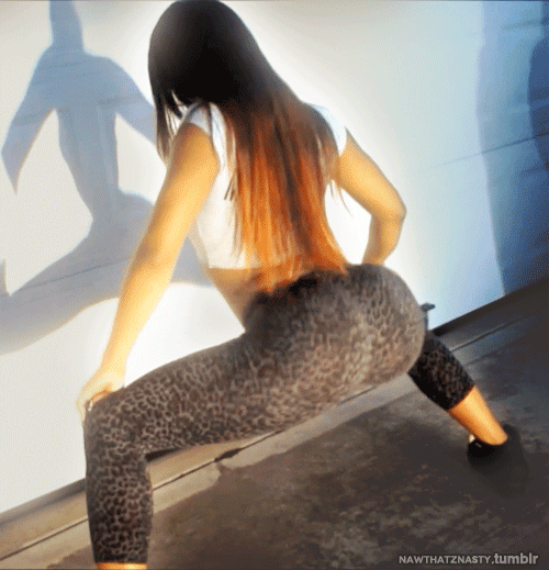 black girl twerking on dick