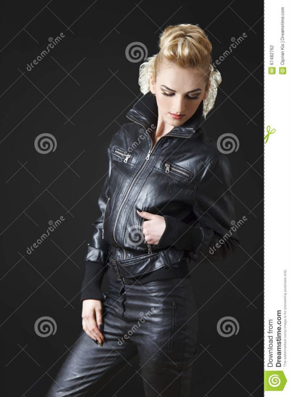 photos shakira leather jacket