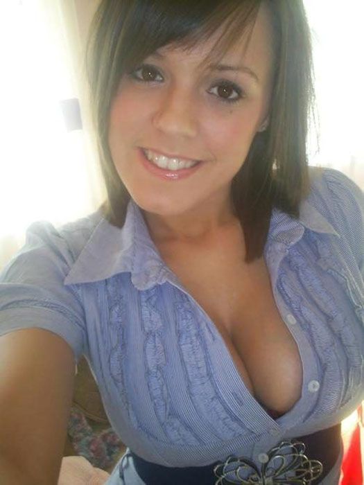 amateur cleavage selfies