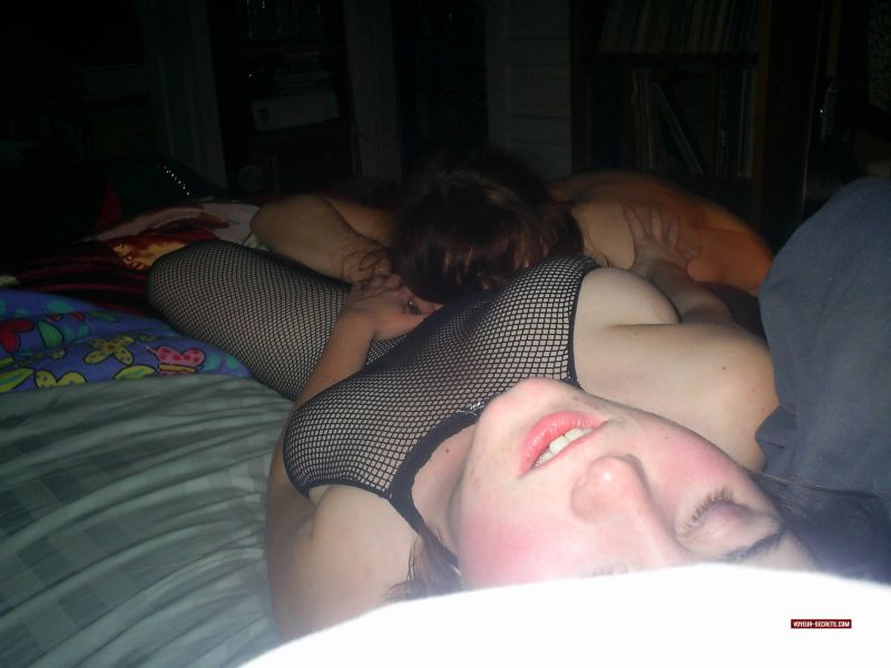 girls licking sleeping pussy