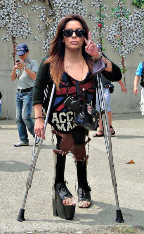 girls crippled leg