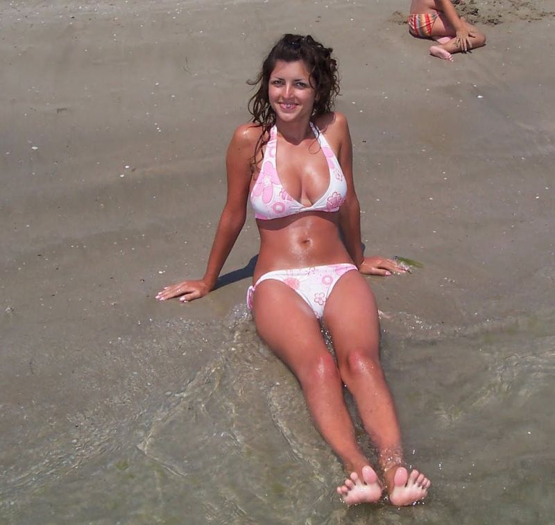 amateur beach bikini