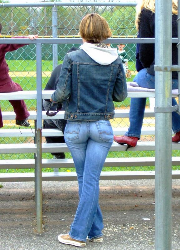 moms in tight jeans