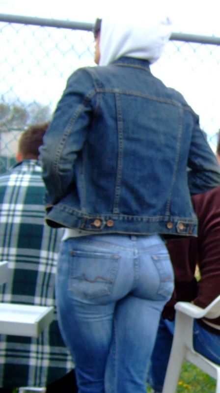 candid ass in tight jeans