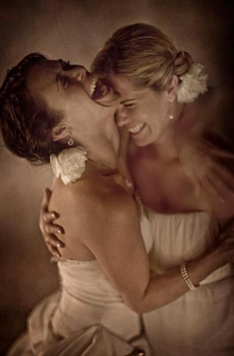 funny kissing bride