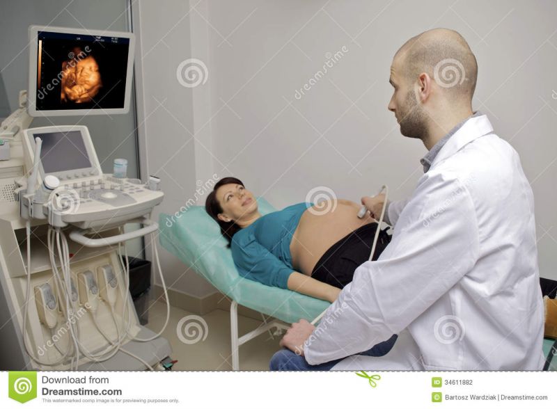 pregnant woman doctor stethoscope