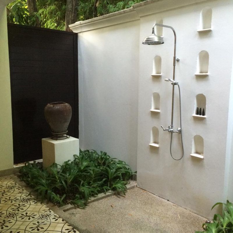 resorts with outdoor showers