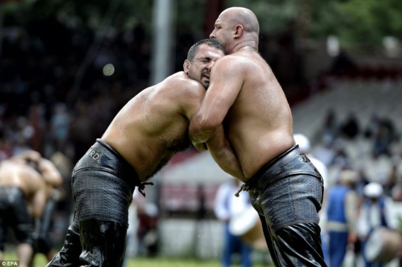 turkish wrestling kispet below hips