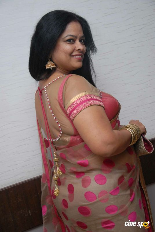 red hot in saree navel
