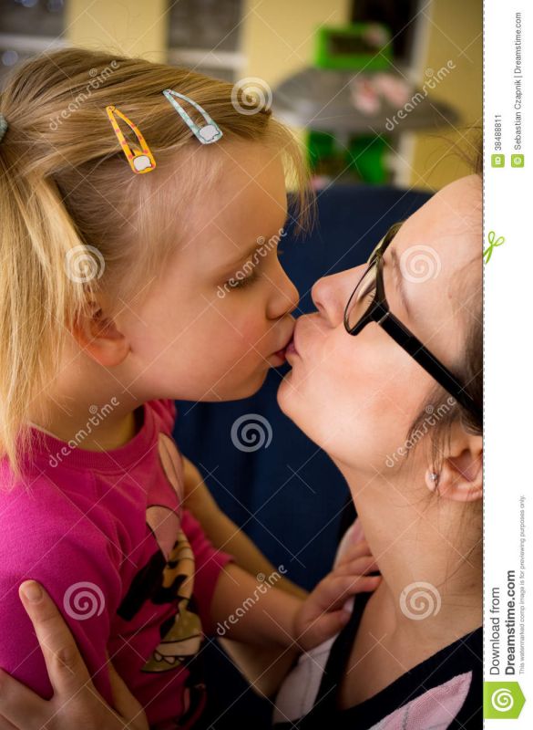 mother daughter lesbian kiss