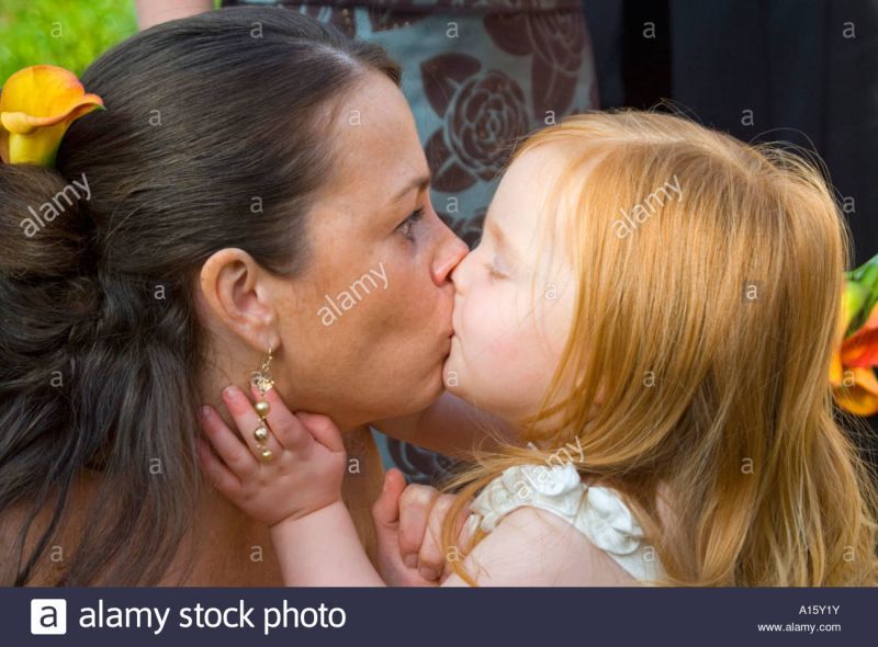 mother kiss daughter hot