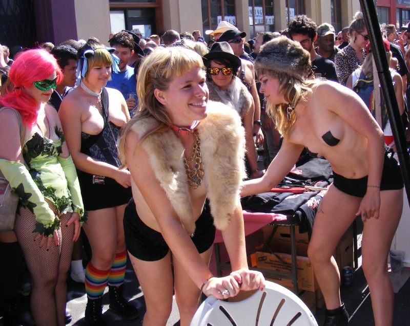 folsom street fair lesbian sex