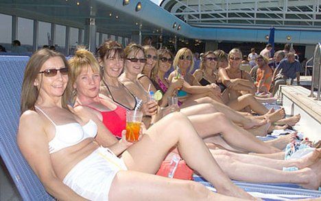 girls cruise ship pool