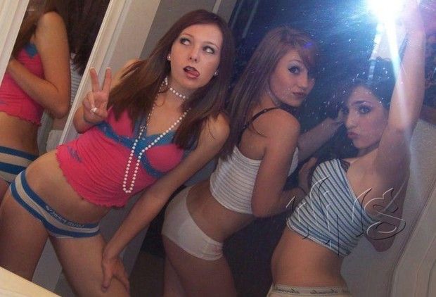 teenager bra and panties selfies