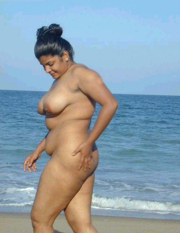 Nerdy Chubby Girl Bottomless Nude Beach