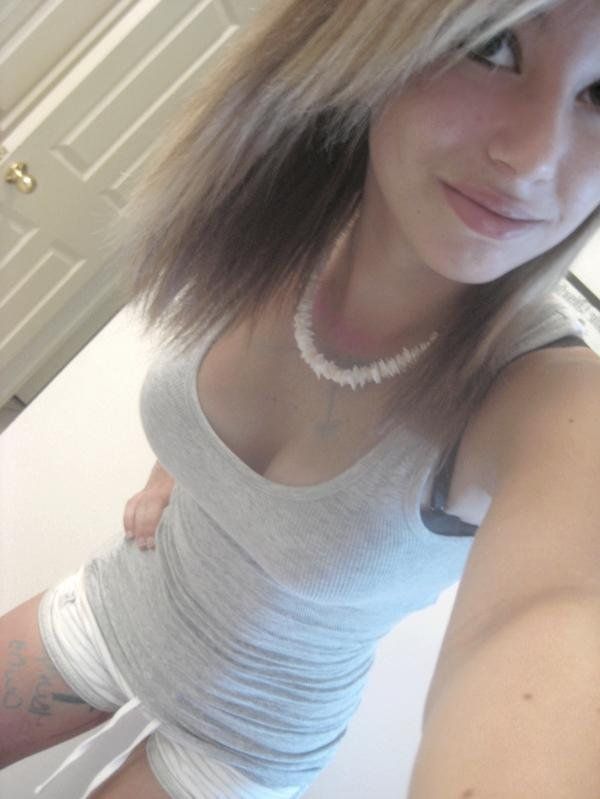 tight teen cleavage selfie