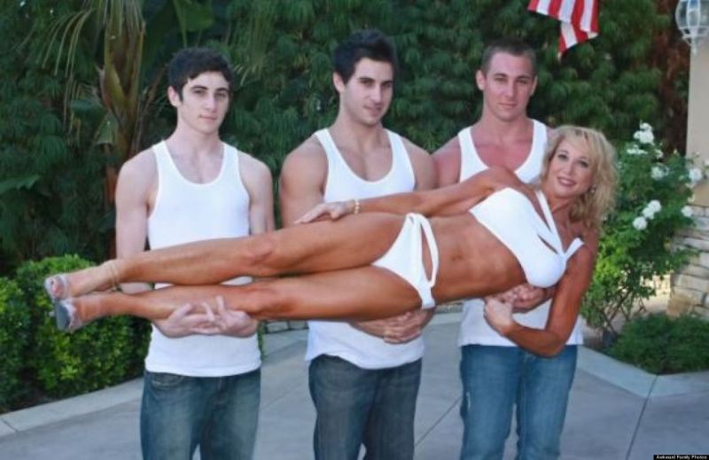 awkward family photos nude uncensored