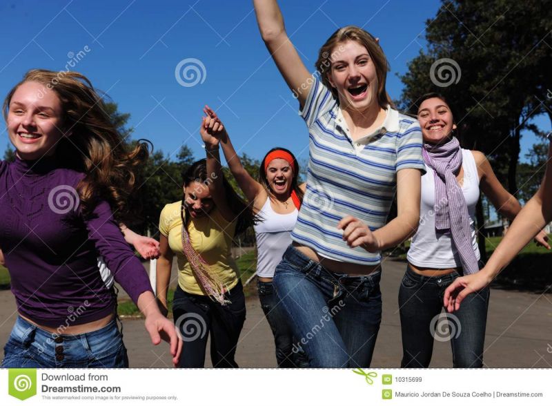 group women looking surprised laughing