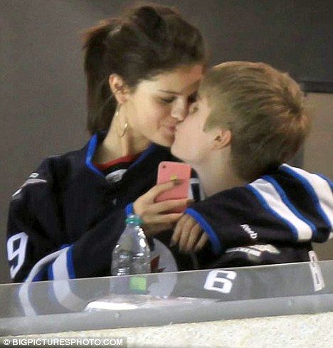justin bieber and selena gomez text messages