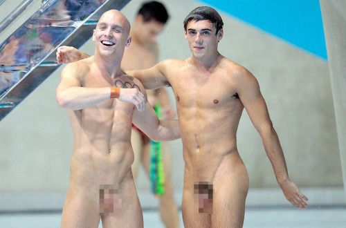 Naked Male Swimmers Shaving