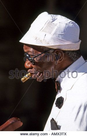 old cuban men tabaco fields