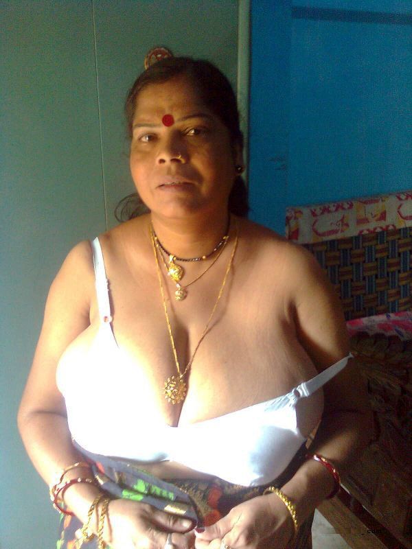 Aur ki boobs hot gaand aunty indian photos ki 